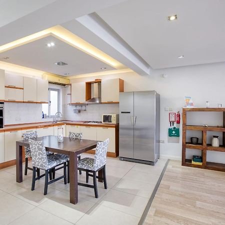 Seafront Apartment-Hosted By Sweetstay Pietà Екстериор снимка