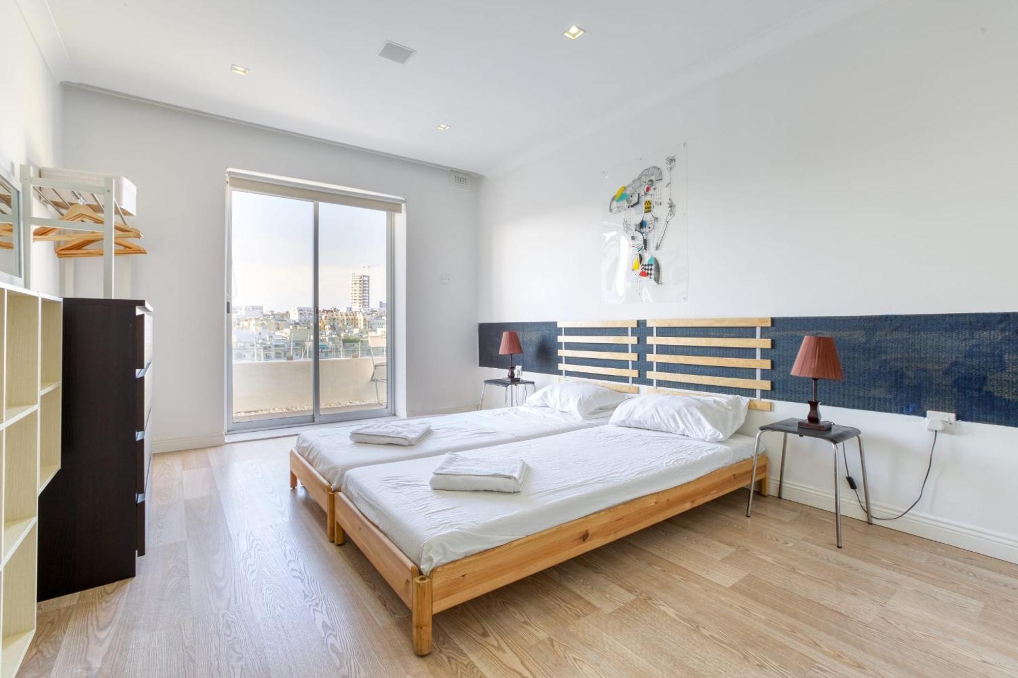 Seafront Apartment-Hosted By Sweetstay Pietà Екстериор снимка