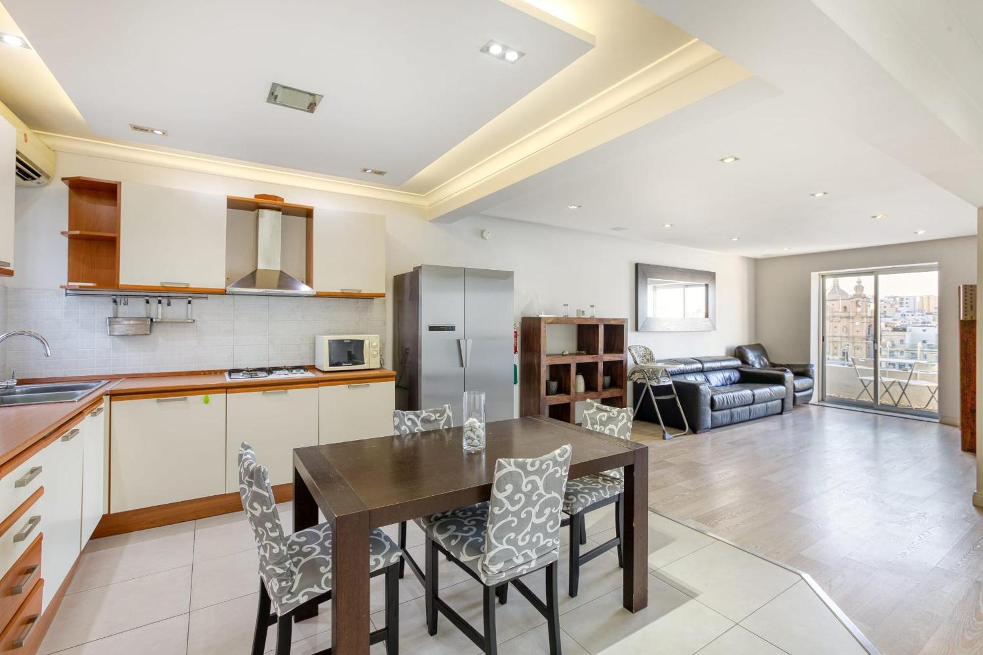 Seafront Apartment-Hosted By Sweetstay Pietà Екстериор снимка